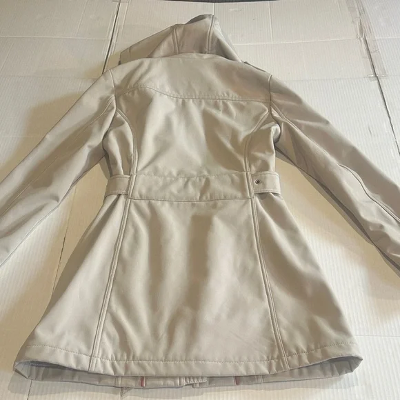 Tommy Hilfiger belted soft shell Beige Jacket with Striped Belt zipper front - Picture 9 of 11